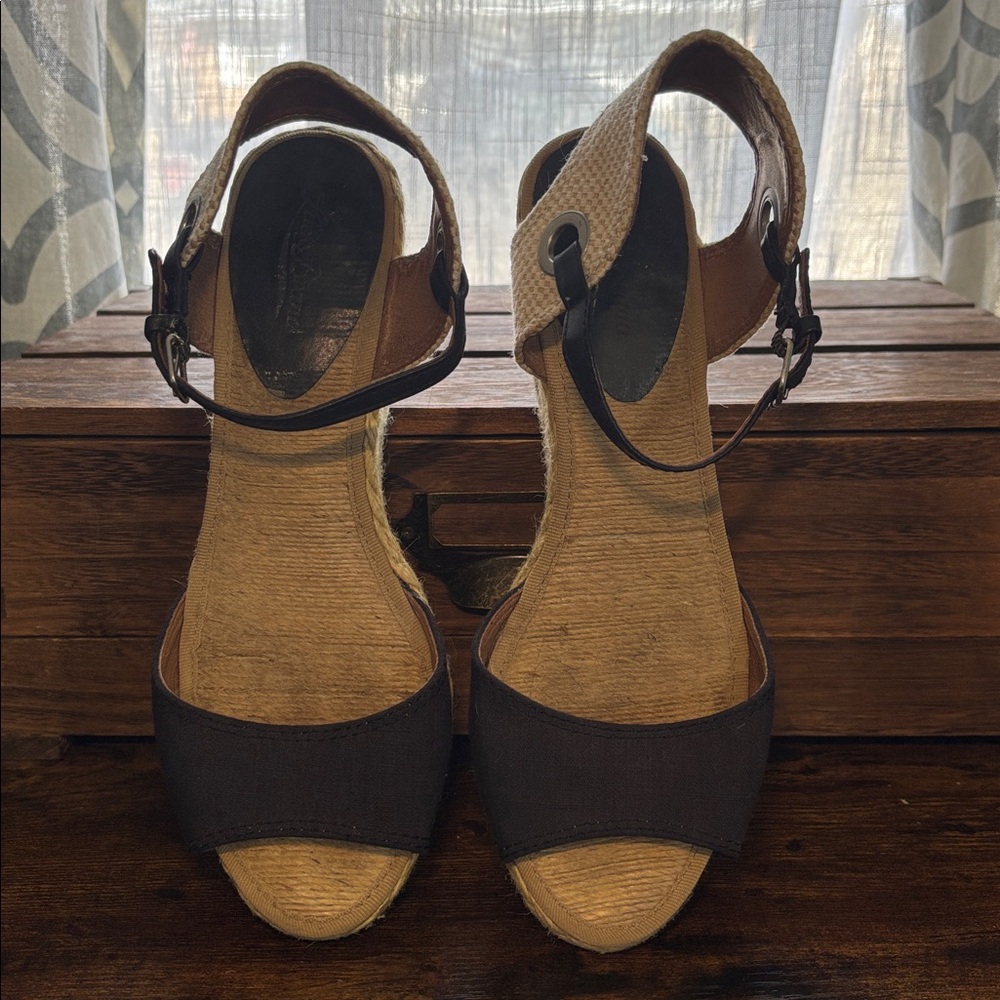 Lucky Brand Black Wedge Sandals - Picture 7 of 9